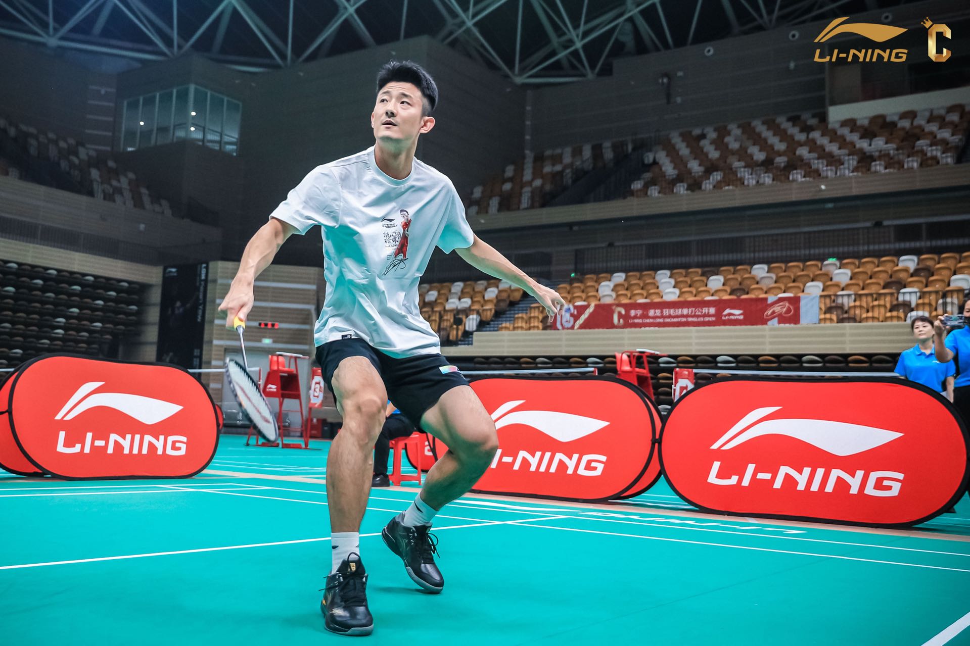 中国羽毛球队横扫印尼羽毛球队，谌龙三分雨点燃全场的简单介绍