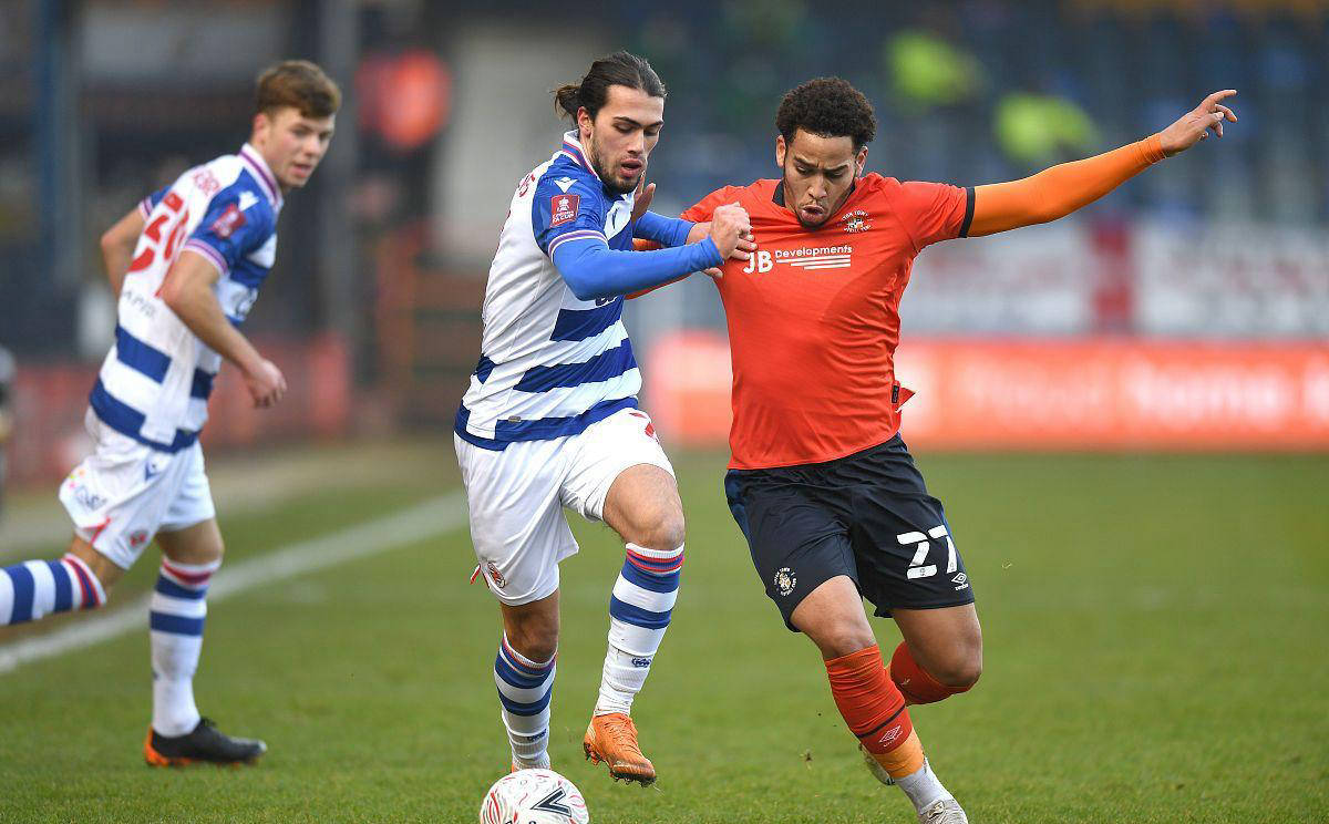 防线坚固!球队在比赛中展现出出色的防守 防线坚固!球队在比赛中展现出出色的防守