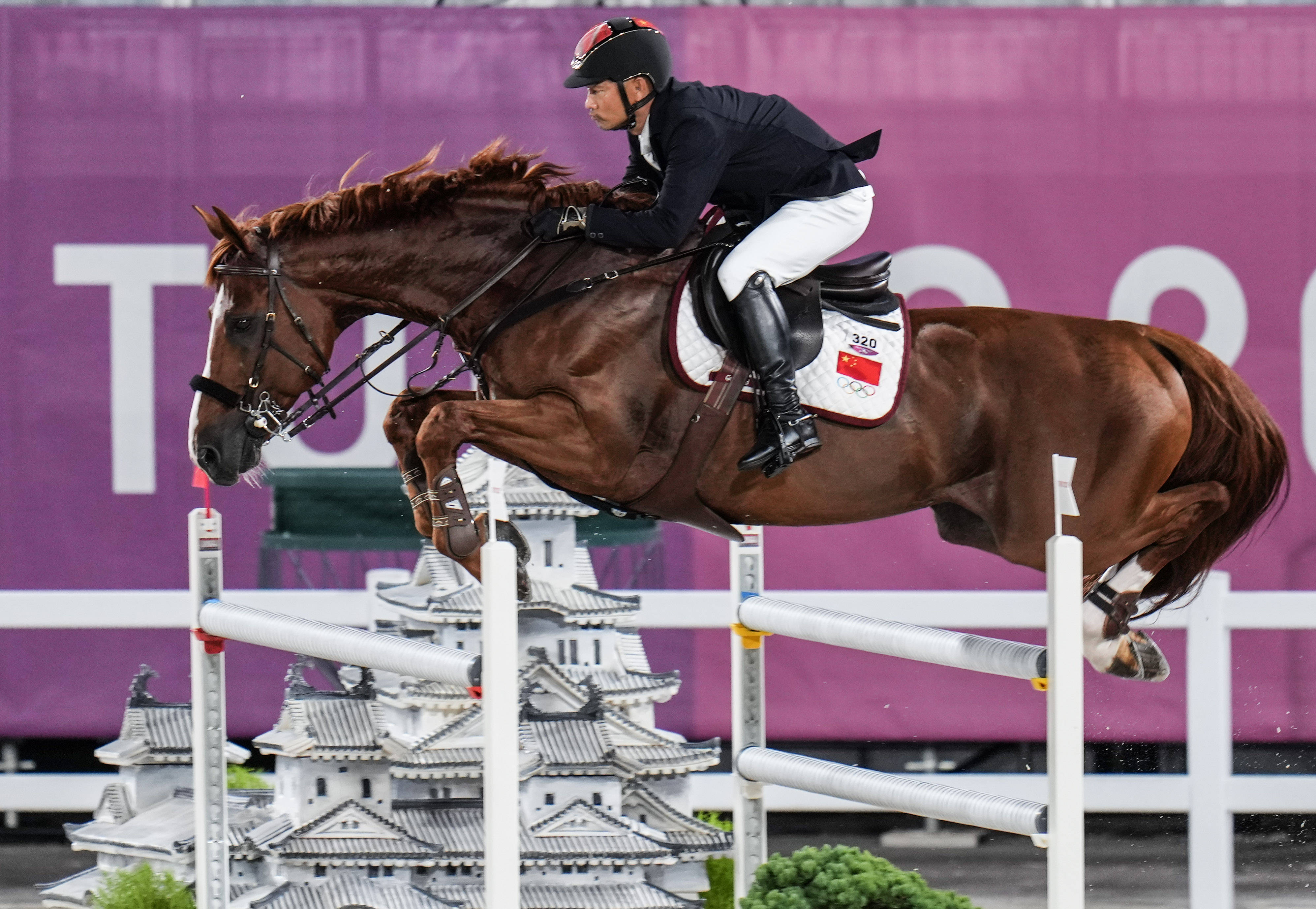 乌拉圭运动员在马术比赛中表现出色 乌拉圭运动员在马术比赛中表现出色