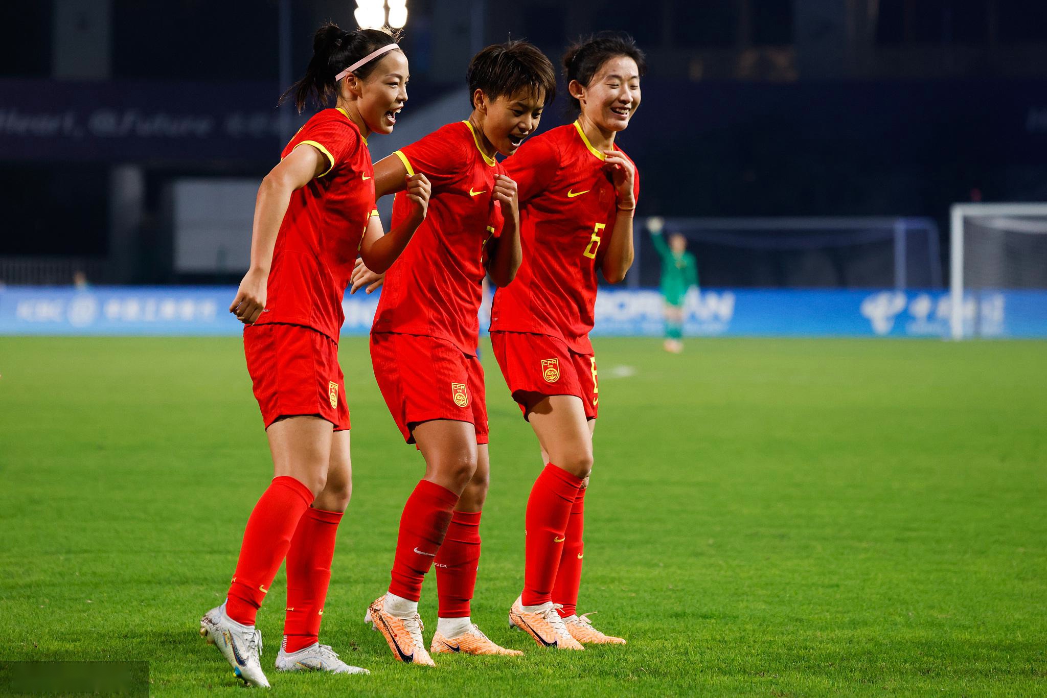 中国女足队员在比赛中尽显风采 中国女足队员在比赛中尽显风采