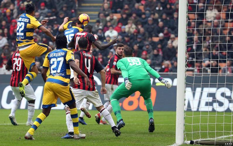 帕尔马主场惨败，降级危机加剧