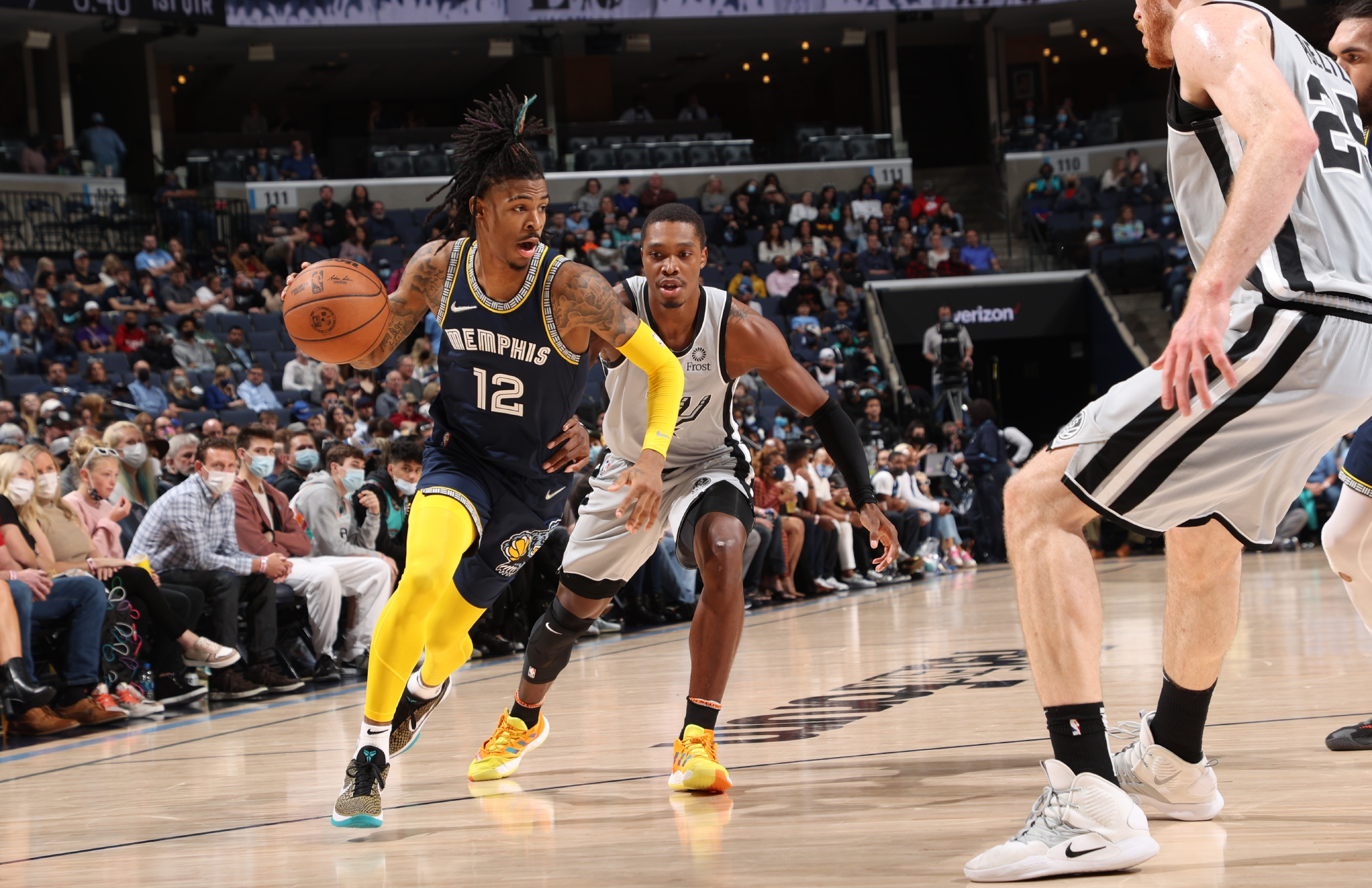 雄狮击败马刺，莫兰特爆发砍下分的简单介绍