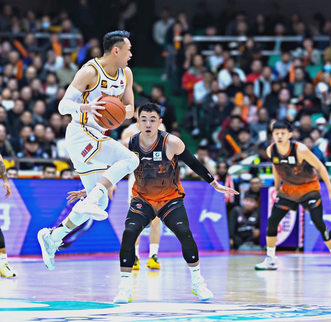 名人篮球比赛圆满落幕，欢乐传递的简单介绍