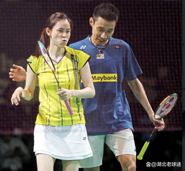 包含韩国羽毛球队横扫中国羽毛球队，李宗伟完成帽子戏法的词条