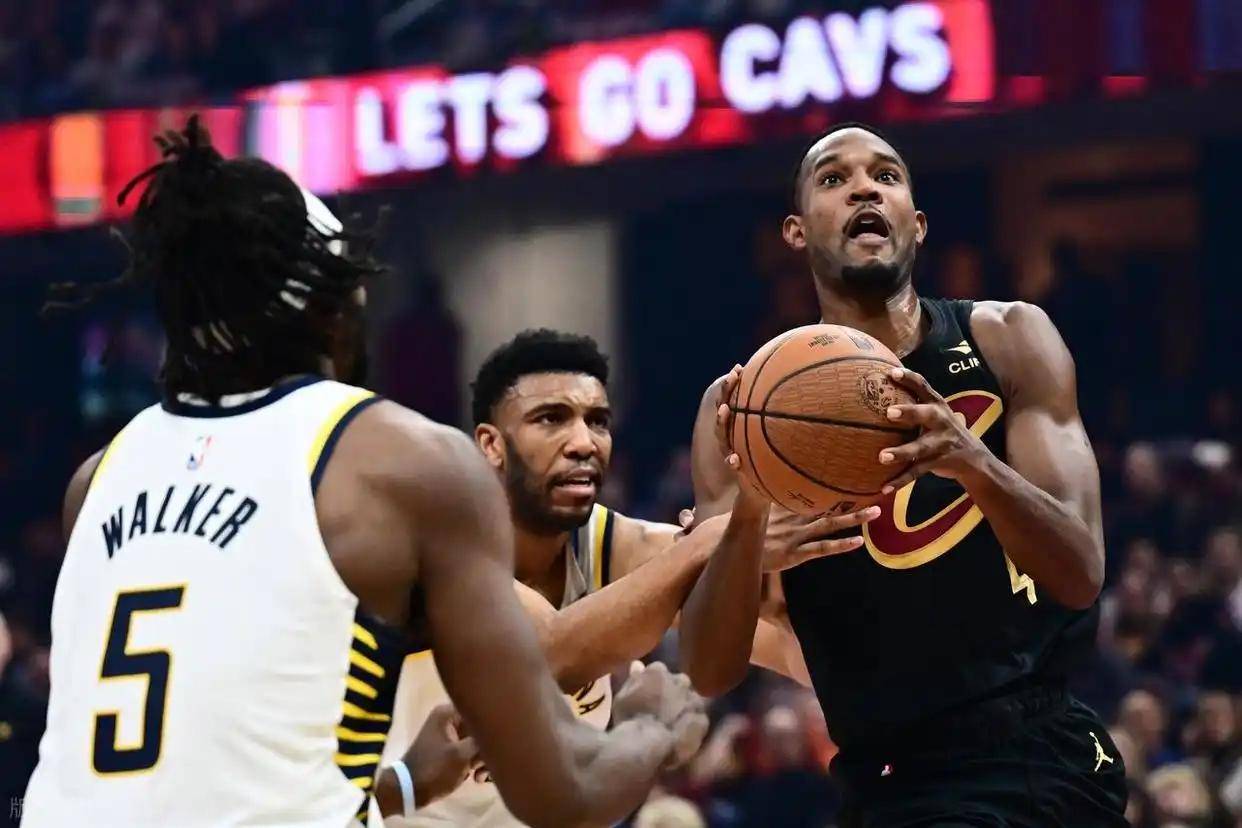 步行者绝地反击美国男篮，萨姆·米切尔制霸全场的简单介绍