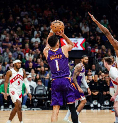 关于独行侠轻取猛龙，布克高光表现的信息