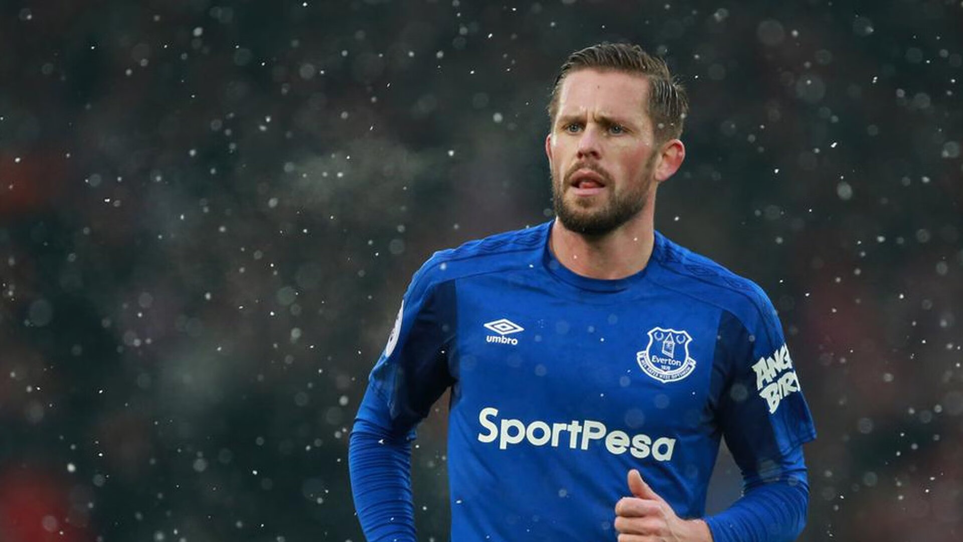 紫百合的利刃，弗拉霍维奇如何以攻防转换核心之姿，助佛罗伦萨巅峰对决力克AC米兰