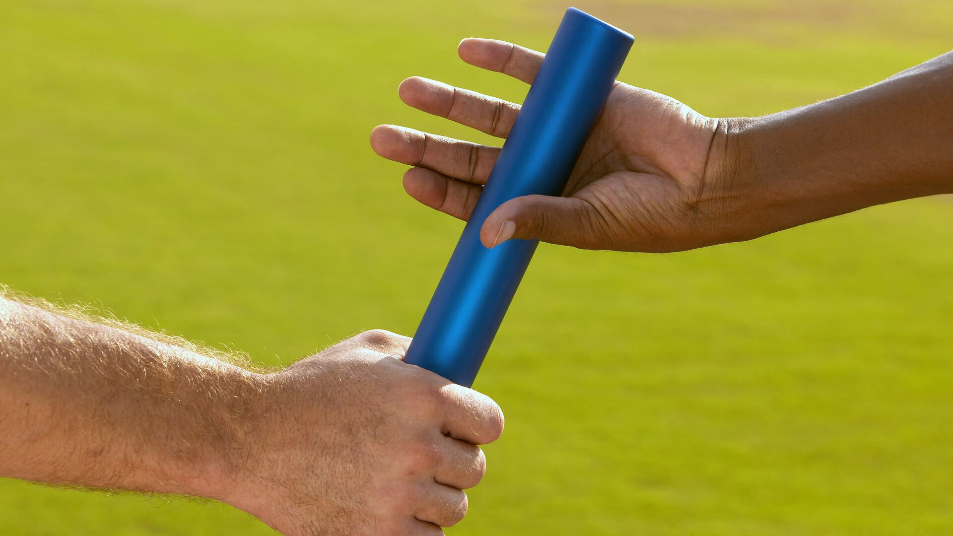 北欧风暴席卷南美,芬兰狂胜乌拉圭,莱奥在F1街道赛接管比赛