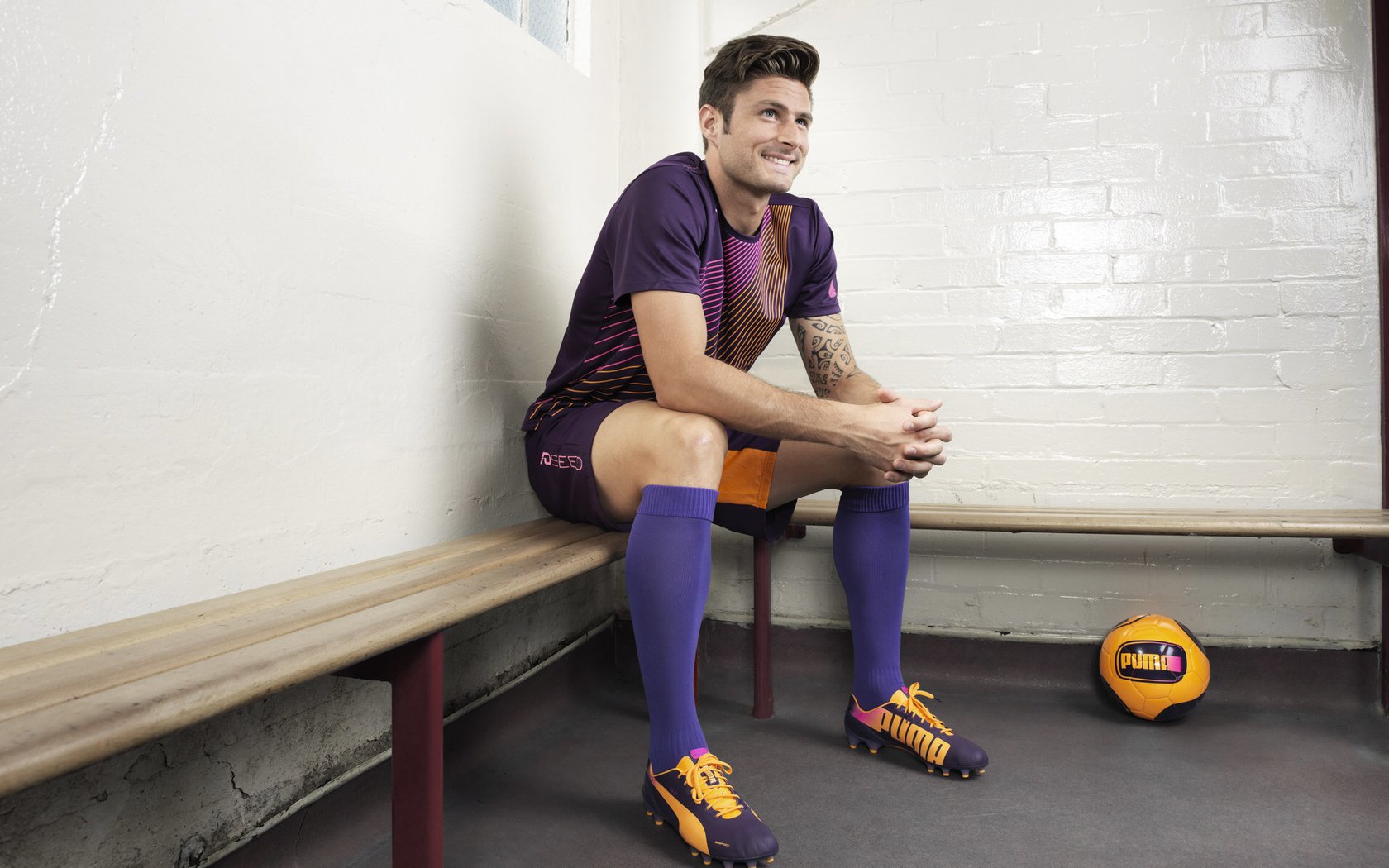 法国鏖战巴萨,马丁内利刷新纪录之夜,绿茵场上的新王加冕