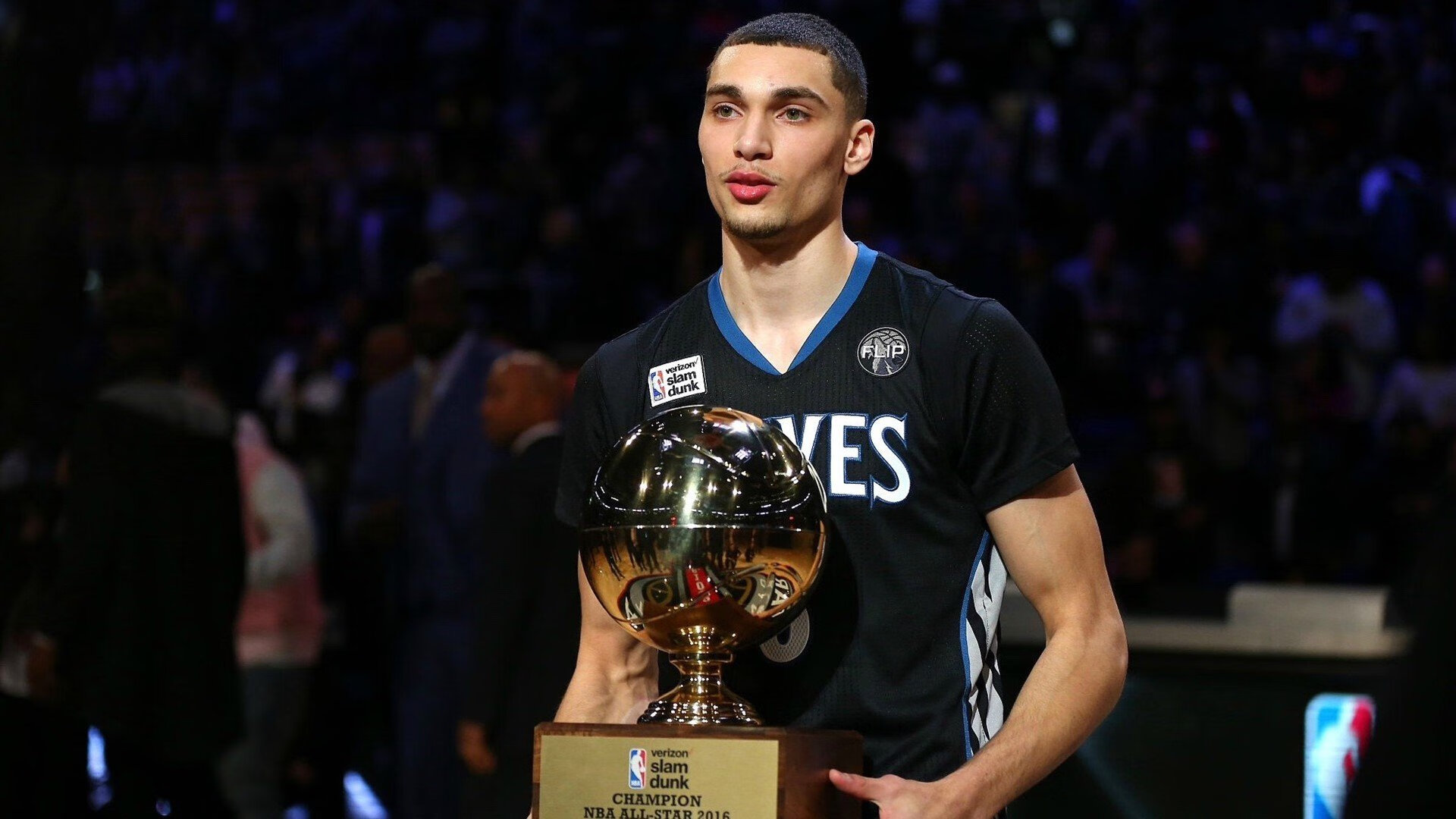 欧冠决赛焦点战，新疆队打穿黄蜂，一场跨越时空的体育幻想